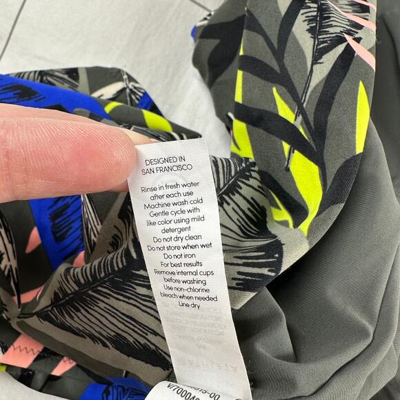 Athleta Swimsuit Women Medium Gray Midnight Palm Scoop One Piece Resort Tropical - Picture 8 of 13